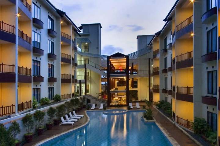 Pool Hotel