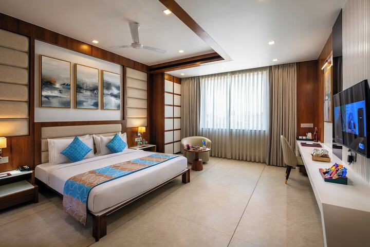 Room 32 of 136