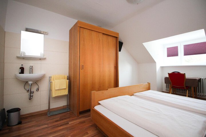 Room 36 of 62