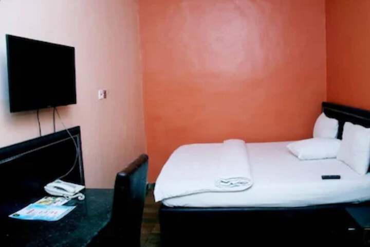 Room 7 of 24