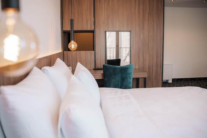Room 3 of 49