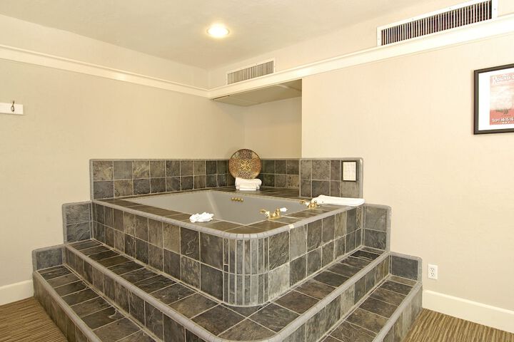 Hot Tub 65 of 82