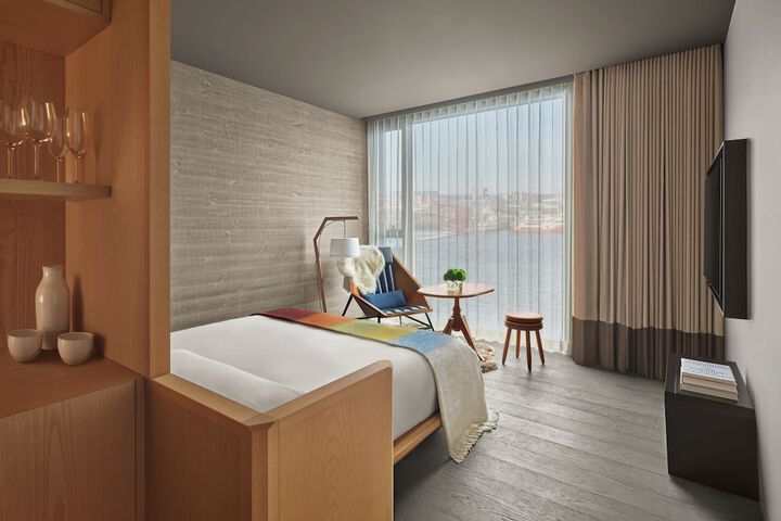 Room 16 of 84