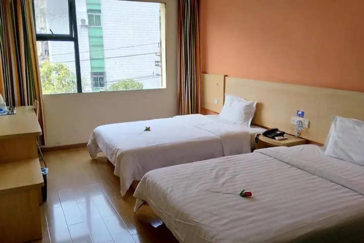 Room 6 of 9