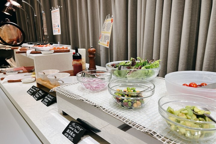 Dining 49 of 51