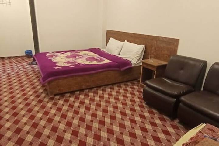 Room 2 of 18