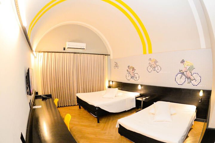 Room 73 of 213