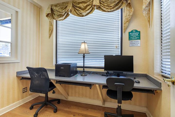 Business Center 28 of 29