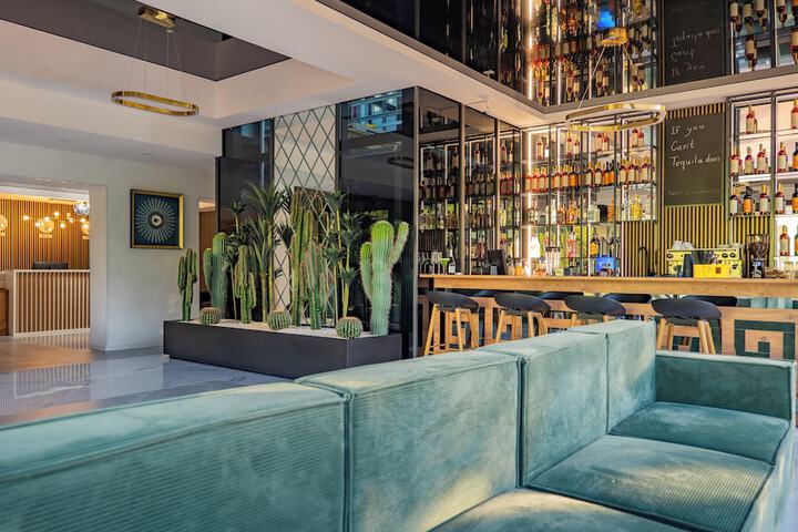 Lounge 39 of 41