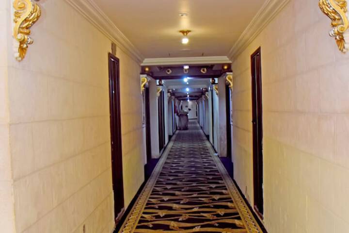 Ballroom/Hall 38 of 48