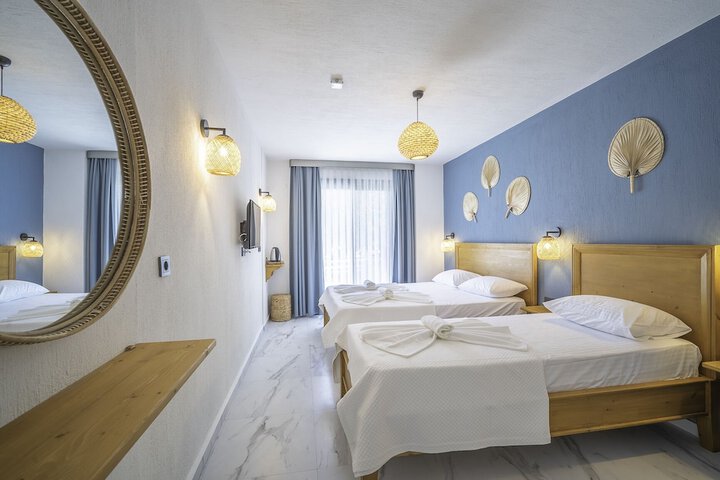 Room 2 of 28