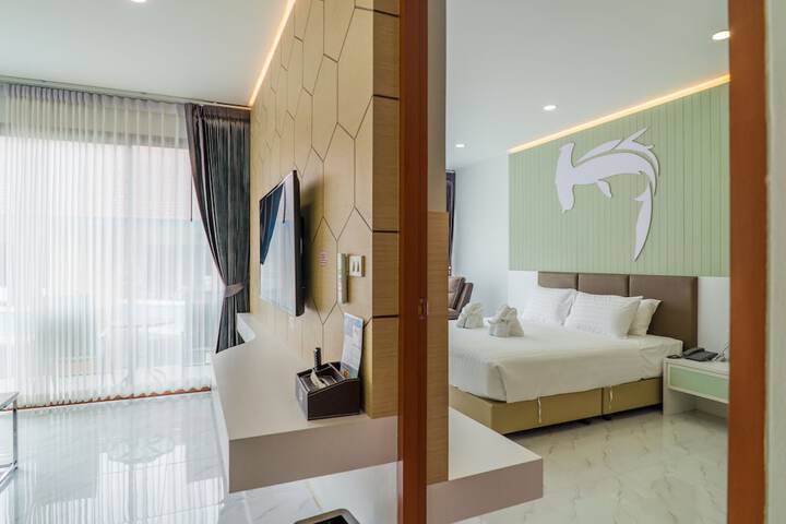 Room 18 of 100