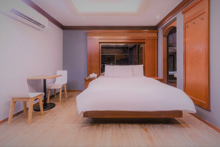 Room 28 of 44