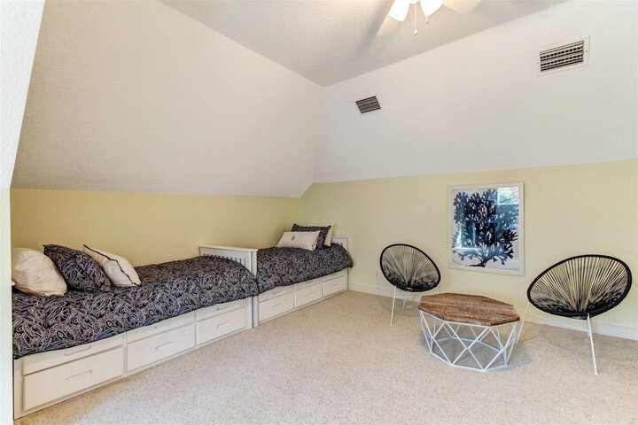 Room 9 of 63