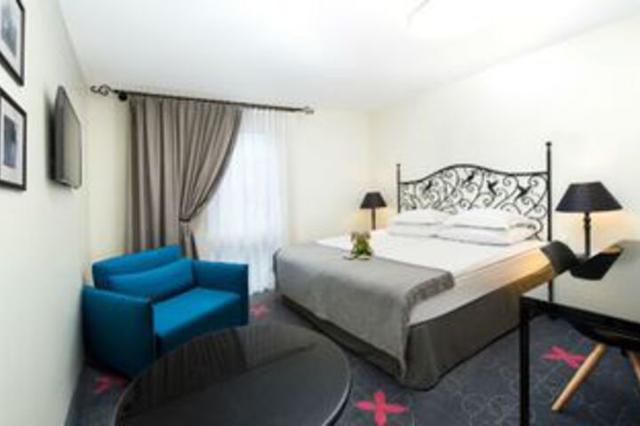 Room 25 of 73