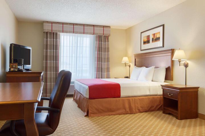 1 King Bed (5 of 9)
