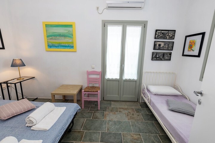 Room 8 of 34