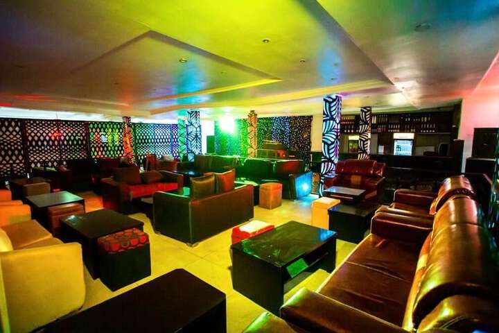 Lounge 24 of 25