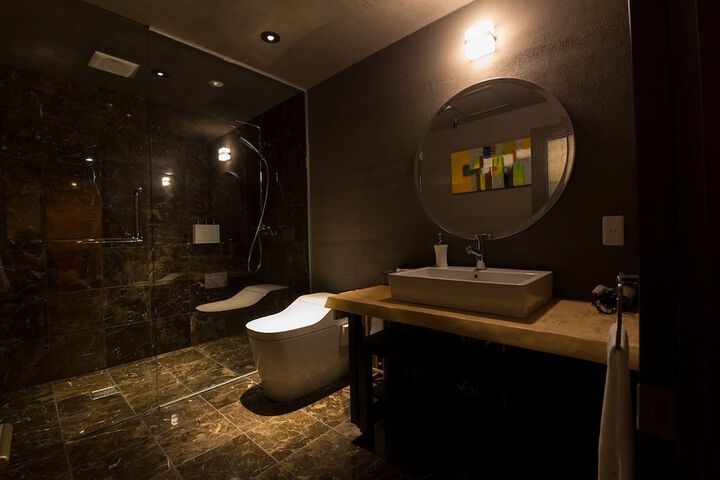 Room 21 of 38
