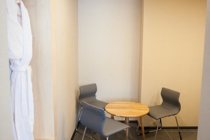 Room 8 of 79
