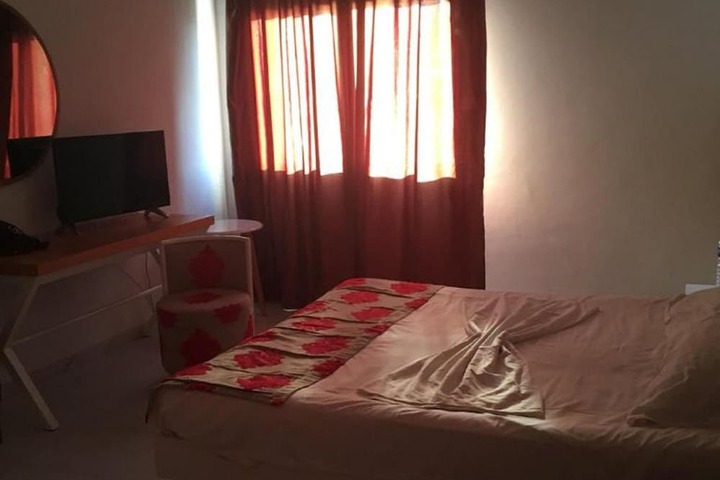 Room 7 of 32