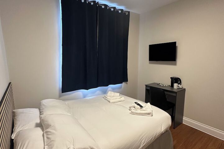 Room 6 of 38