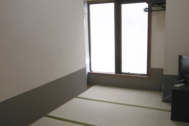 Room 4 of 20