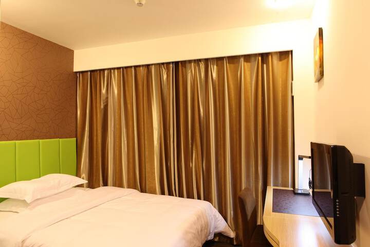 Room 7 of 9