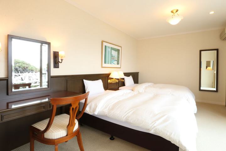 Room 2 of 44