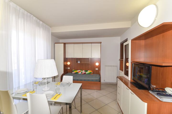 Room 5 of 35