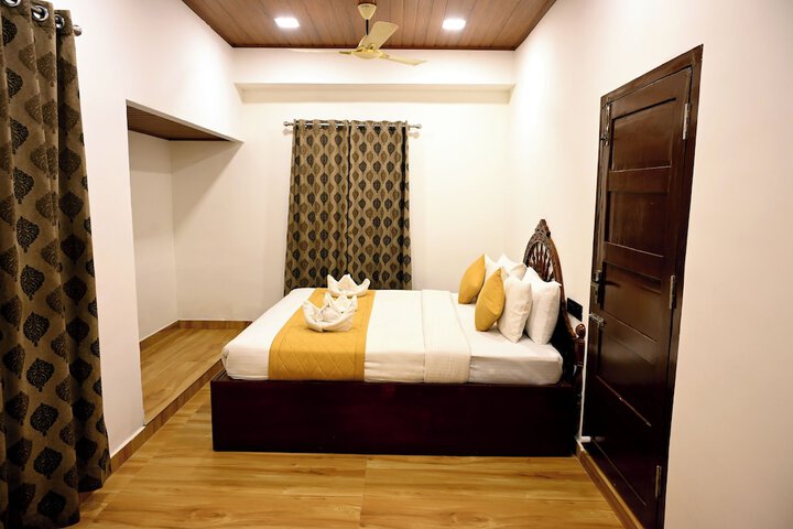 Room 26 of 96