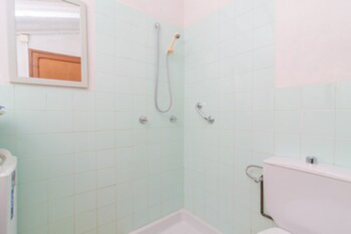 Room 4 of 34