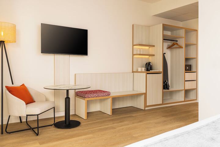 Room 14 of 99