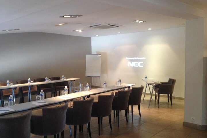 Business Center 18 of 22