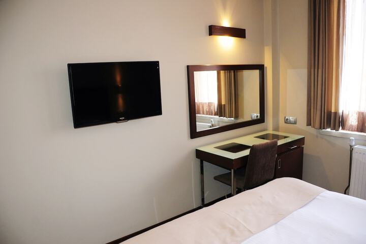 Room 8 of 41