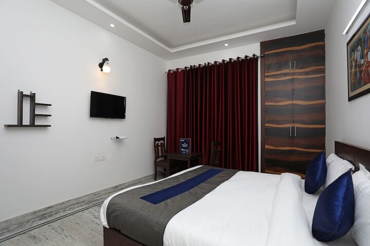Room 15 of 18