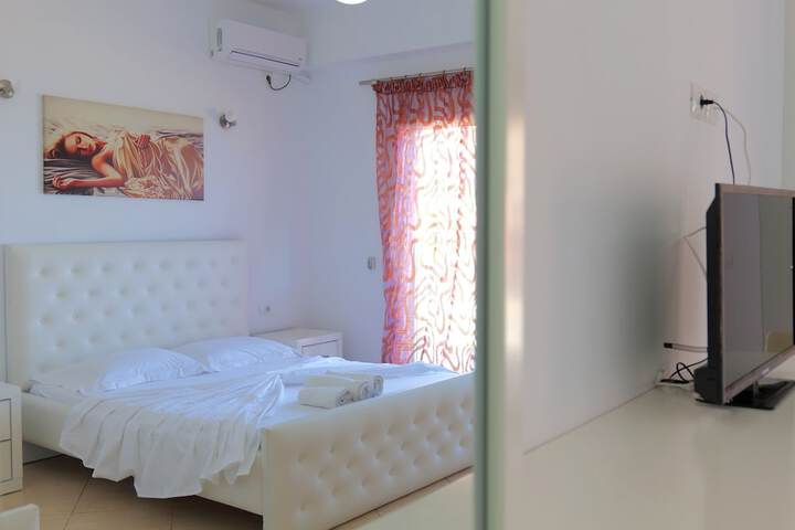 Room 5 of 67