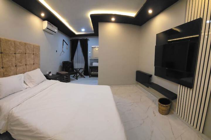 Room 7 of 32