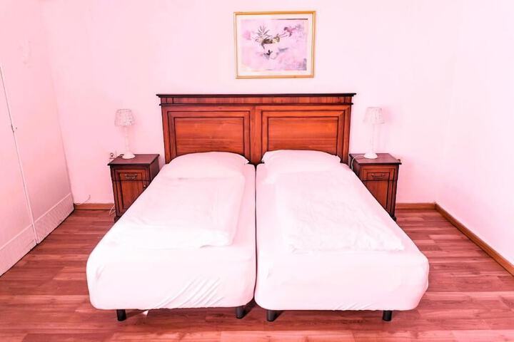 Room 16 of 66