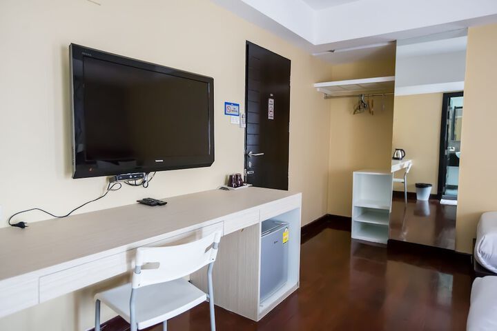 Room 12 of 50