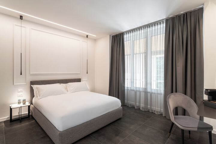 Room 8 of 28