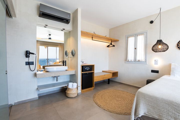 Room 42 of 108