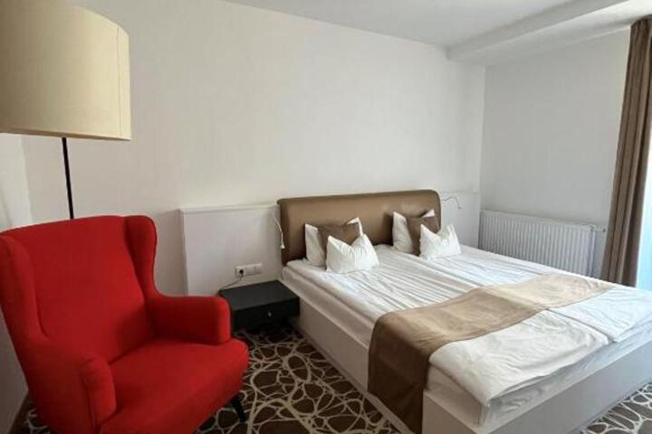 Room 8 of 34