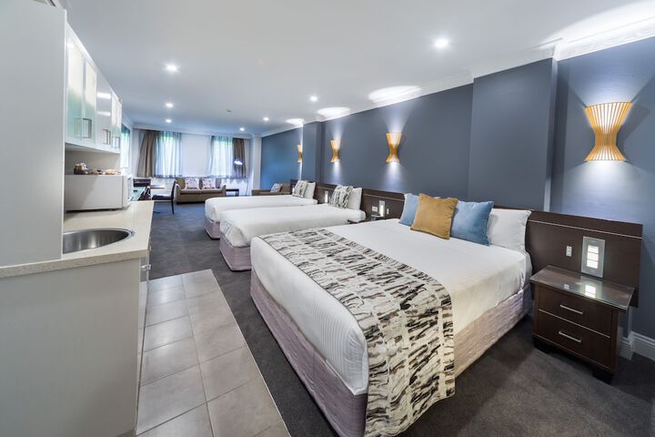 Room 4 of 80