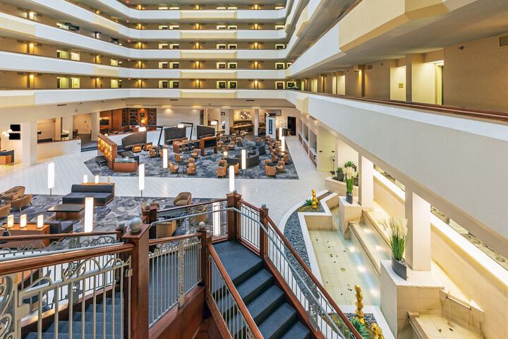 Lobby lounge