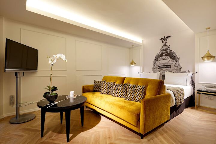 Room 33 of 62