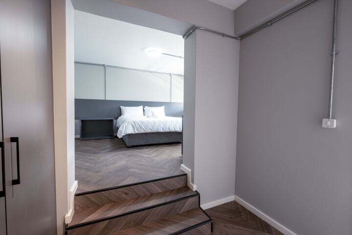 Room 9 of 42