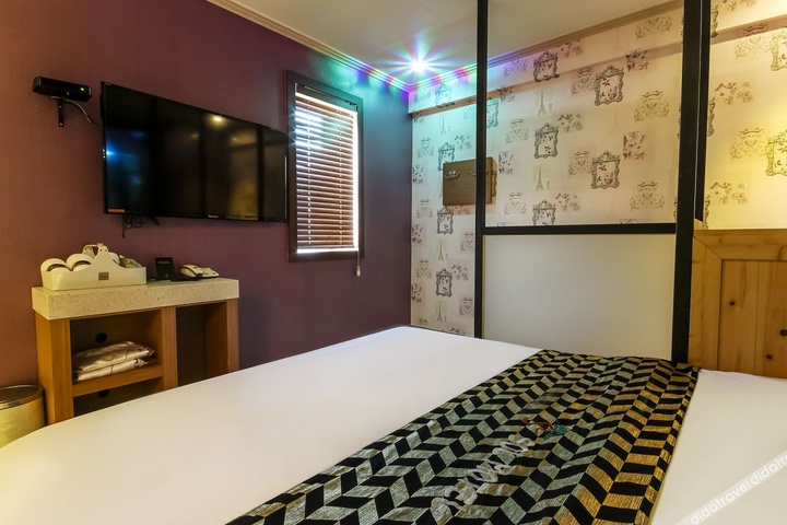 Suite 42 of 48
