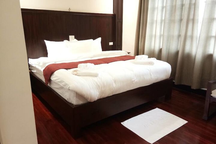 Room 9 of 28