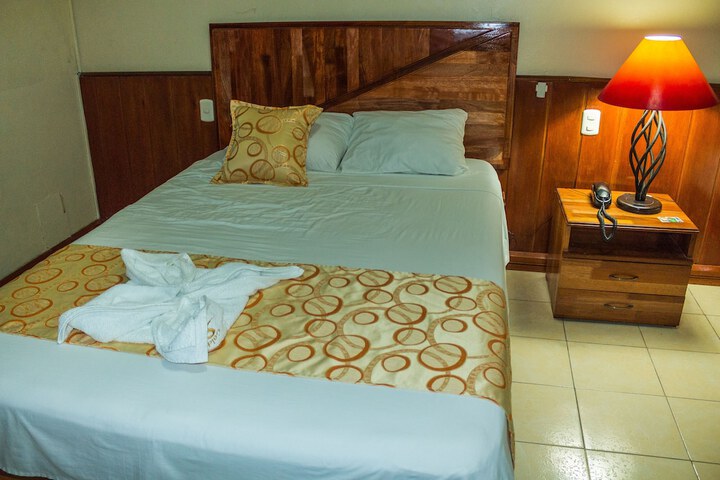 Room 10 of 38